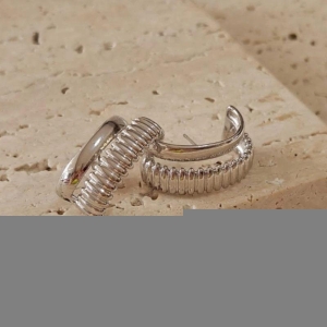 Brinco Ear Hook Liso e Texturizado
