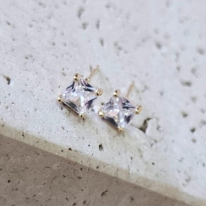 Brinco Zirconia Quadrada Media