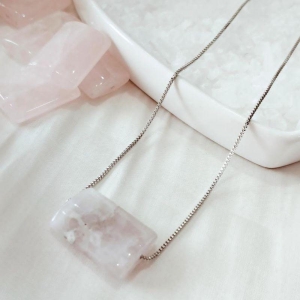 Gargantilha Pedra Natural Quartzo Rosa 45cm