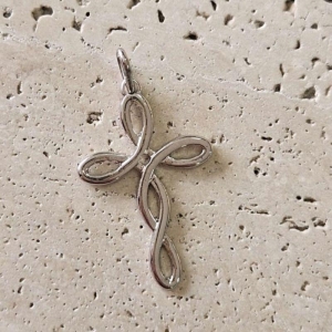 Pingente Cruz Torcida (3,0x2,0cm)
