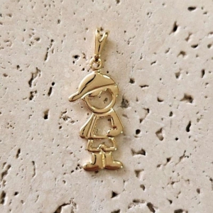 Pingente Menino de Boné Vazado (2,2x1,1cm)