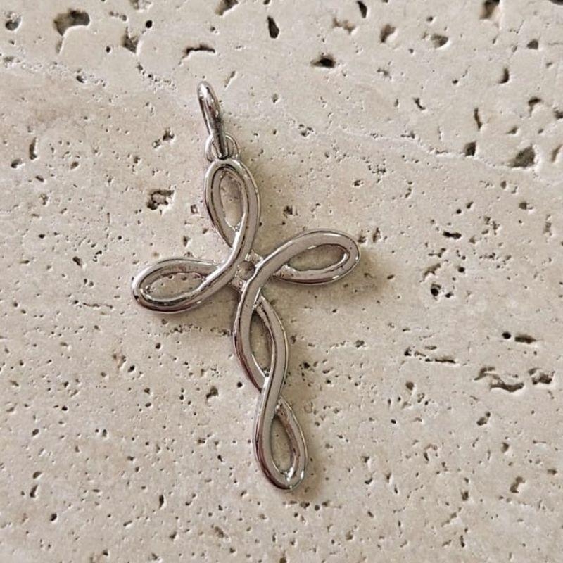 Pingente Cruz Torcida (3,0x2,0cm)