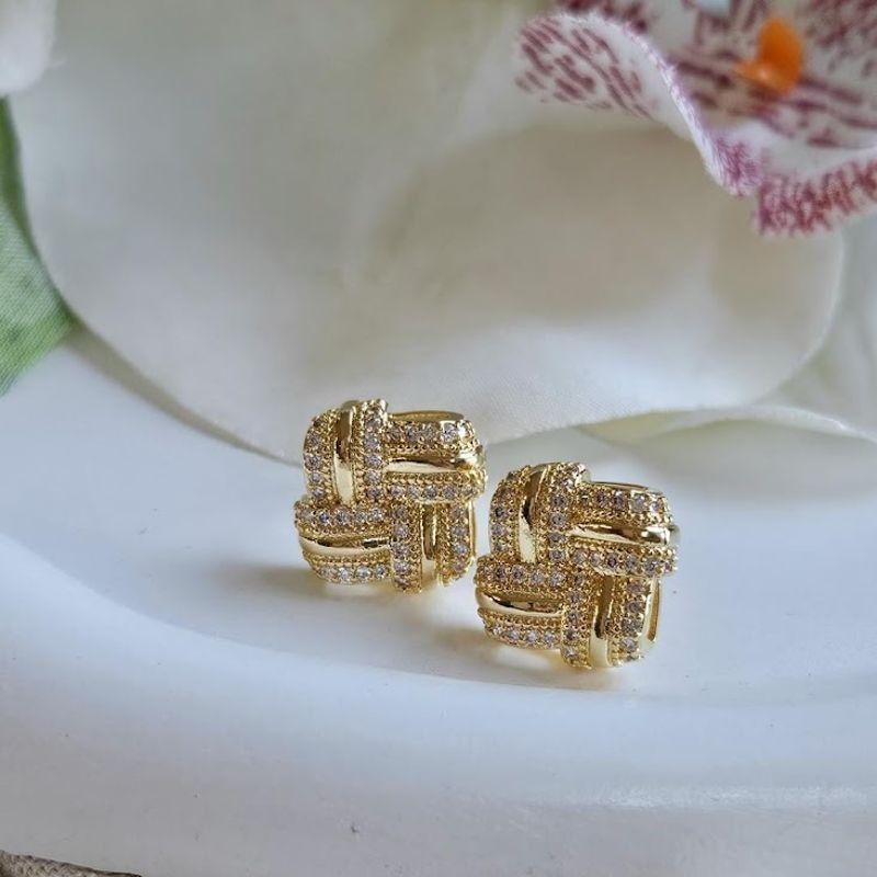 Brinco Quadrado Com Zirconias