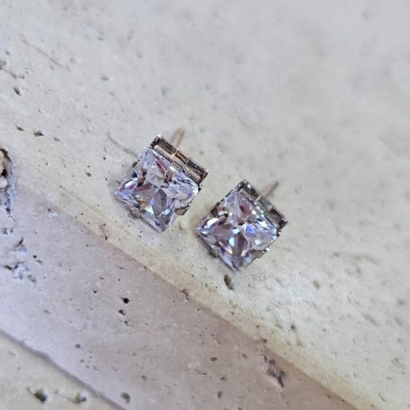 Brinco Zirconia Quadrada Caixa