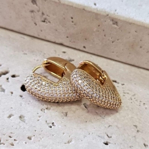 Brinco Argola Coração Meio Liso e Cravejado