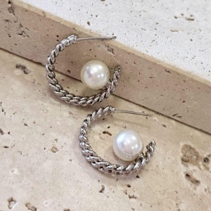 Brinco Argola Torcida com Pérola