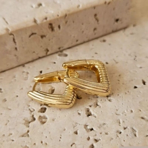 Brinco Argola Triangular Risca de Giz Media