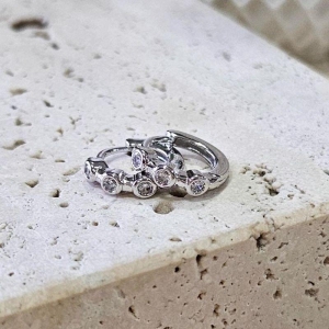 Brinco Argolinha 3 Zirconias Media