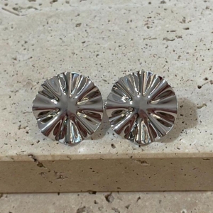 Brinco Círculo Martelado Ondulado