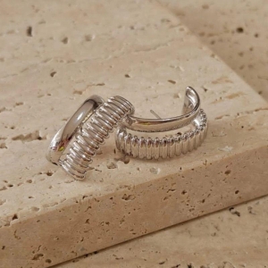 Brinco Ear Hook Liso e Texturizado