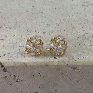 Brinco Flor Arredondada Zirconias