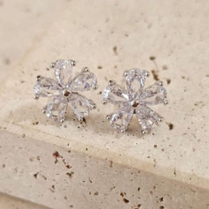 Brinco Flor Margarida Navetes Cristal R