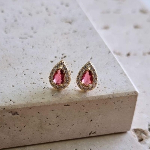 Brinco Gota Rubi Cravejada Peq