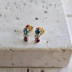 Brinco Infantil Três Pedrinhas Coloridas