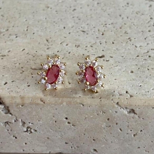 Brinco Oval Pedra Rosa e Cravejado