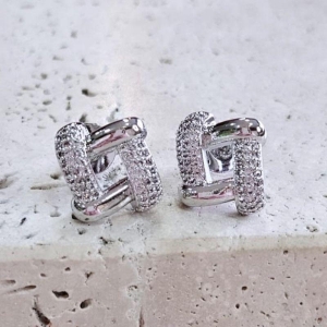 Brinco Quadrado Liso e Cravejado