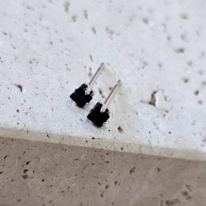 Brinco Quadrado Pedra Preta Mini
