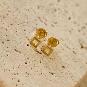 Brinco Quadrado Vazado Mini