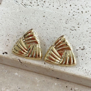 Brinco Triangulo Fixo Grande