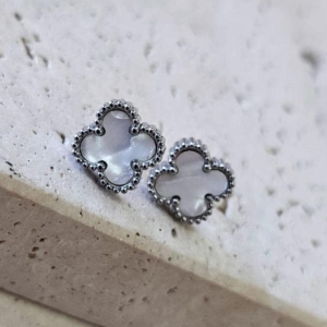 Brinco Van Cleef Medio em Aço Inox Branco