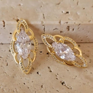 Brinco Zirconia Oval Cravejado Micro Zirconia