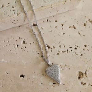 Gargantilha Coração Longo Cravejado 50cm