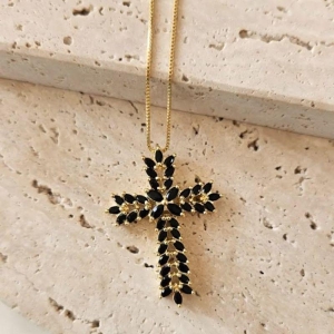Gargantilha Cruz Cravejada Zircônias Negras 60cm