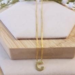 Gargantilha Letra C Mini