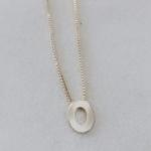 Gargantilha Letra O Mini