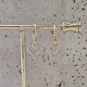 Brinco Argola Coração Vazado Cravejado