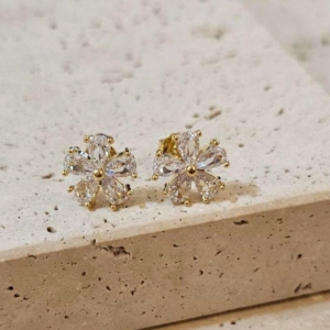 Brinco Flor Margarida Navetes Cristal