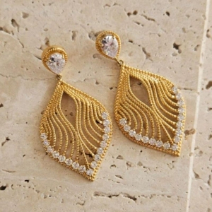 Brinco Gota Cravejado de Zirconia Pendurado