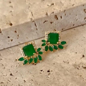 Brinco Quadrado Cravejado Navete Verde