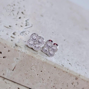 Brinco Van Cleef Cravejado Fixo Medio