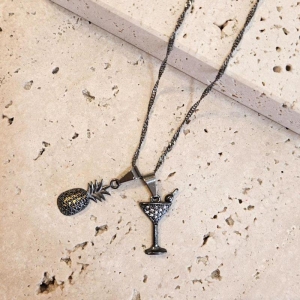 Gargantilga Abacaxie Drink Cravejado 45cm