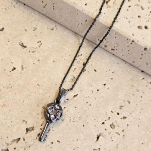 Gargantilha Chave com Zircônia Embutida 40cm