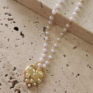 Gargantilha Coração com Perolas 45cm