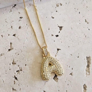 Gargantilha Inicial A Puffer Cravejada 45cm