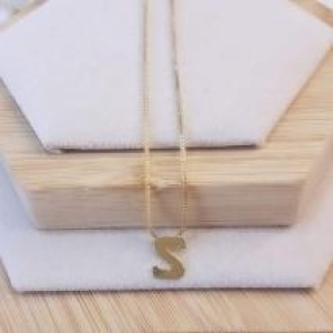 Gargantilha Letra S Mini