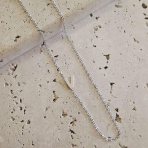 Gargantilha Letra V Tranversal 50cm