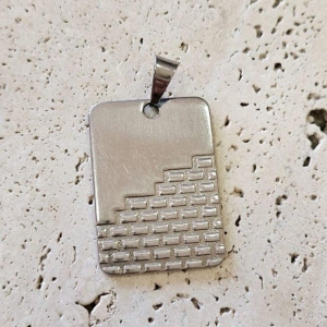 Pingente Placa Tijolinhos Aço Inox (3,4x2,4cm)