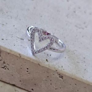 Anel Coração Cravejado Vazado