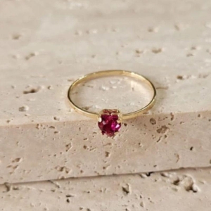 Anel Solitário Coração Rosa