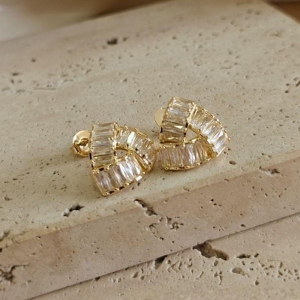 Brinco Triangular Zircônia Navete