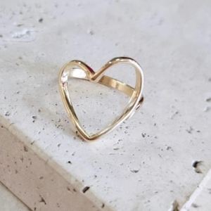 Anel Coração Torto Vazado