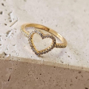 Anel Coração Vazado Cravejado