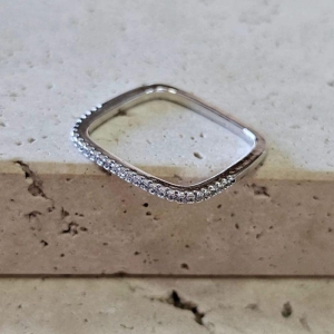 Anel Quadrado Cravejado Fino