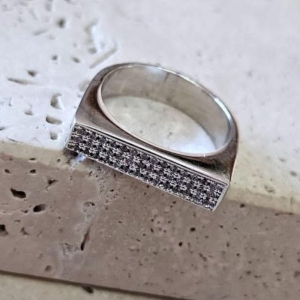 Anel Quadrado Grosso Cravejado