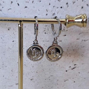 Brinco Argola Capricórnio