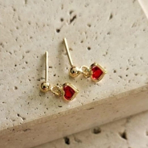 Brinco Bolinha com Coração Pendurado